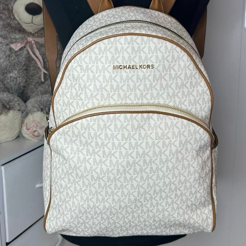 ♡ Michael Kors Backpack - Picture 2 of 15